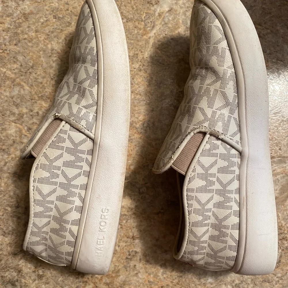 USED MICHAEL KORS KIDS SHOES SIZE 12S